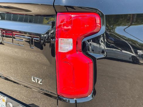 Used 2023 Chevrolet Silverado 1500 LTZ w/ LTZ Premium Package AWD/4WD image 8