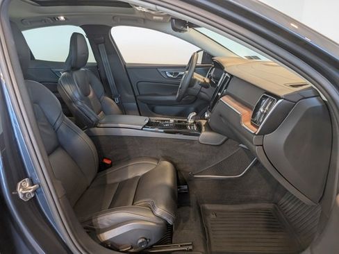 Used 2019 Volvo S60 T8 Inscription image 29