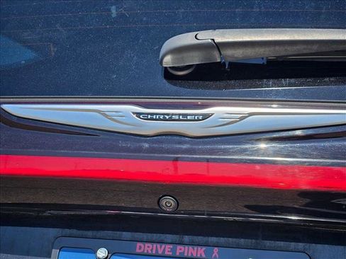 Used 2023 Chrysler Pacifica Touring-L FWD image 30