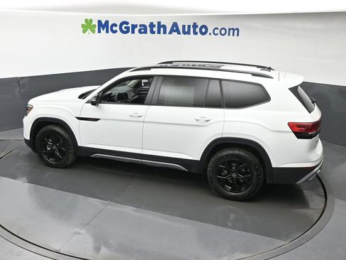 Used 2025 Volkswagen Atlas Peak Edition SE AWD/4WD image 27