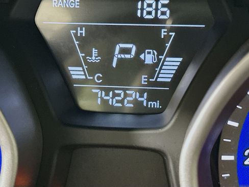 Used 2016 Hyundai Elantra Limited image 19