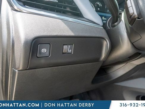 Used 2023 Buick Enclave Essence AWD/4WD image 16