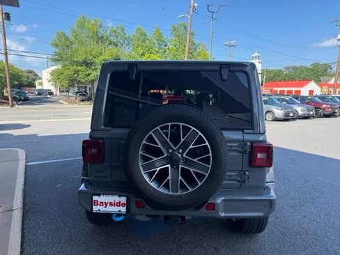 Used 2023 Jeep Wrangler Unlimited Sahara AWD/4WD image 11