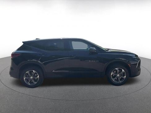 Used 2025 Chevrolet Blazer LT FWD image 13
