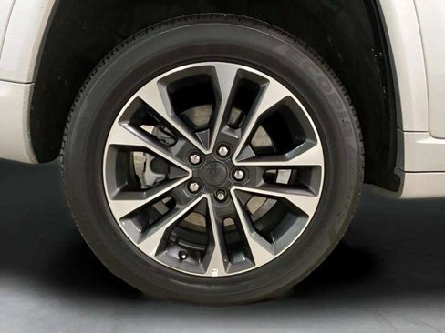 Used 2023 Jeep Grand Cherokee Overland w/ Luxury Tech Group IV image 30