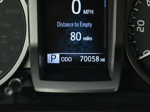 Used 2022 Toyota Tacoma TRD Sport w/ Technology Package image 24