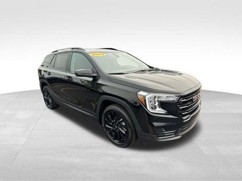 Used 2024 GMC Terrain SLE w/ Elevation Edition FWD image 3