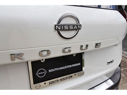 Used 2023 Nissan Rogue SV image 27