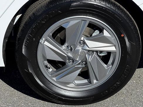 New 2026 Hyundai Elantra SE w/ Cargo Package image 5