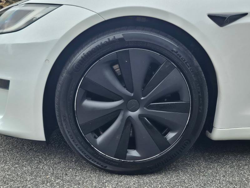 Used 2022 Tesla Model S AWD/4WD image 17