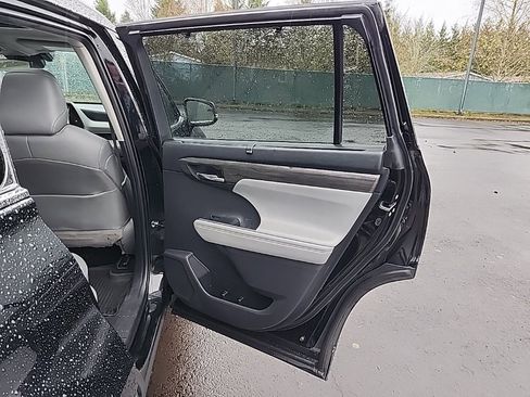 Used 2021 Toyota Highlander Platinum image 53