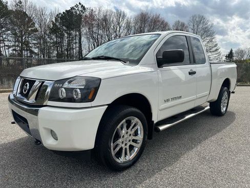 Used 2012 Nissan Titan SV w/ SV Value Truck Pkg image 27