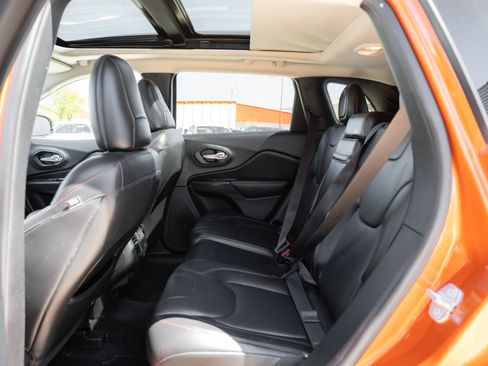 Used 2016 Jeep Cherokee Trailhawk w/ Comfort/Convenience Group AWD/4WD image 23
