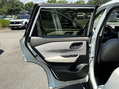 Certified 2023 Nissan Rogue SV FWD image 21