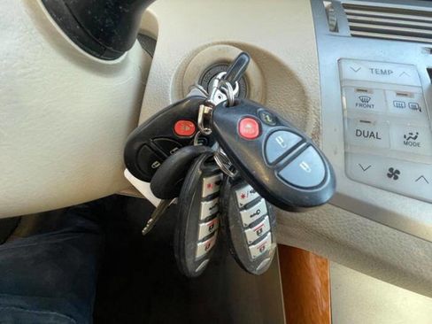 Used 2005 Toyota Avalon XL image 44