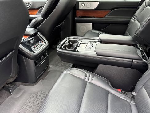 Used 2019 Lincoln Navigator Reserve AWD/4WD image 12