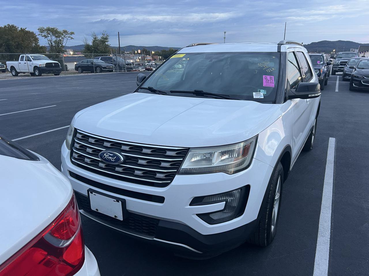 Used 2017 Ford Explorer XLT AWD/4WD image 1