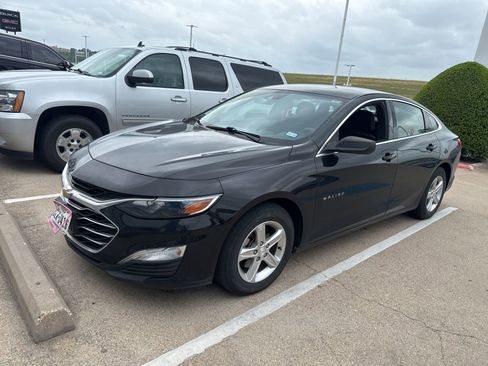 Used 2023 Chevrolet Malibu LS image 1