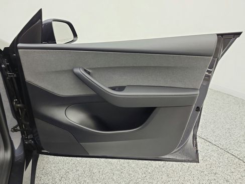 Used 2026 Tesla Model Y 2WD image 19