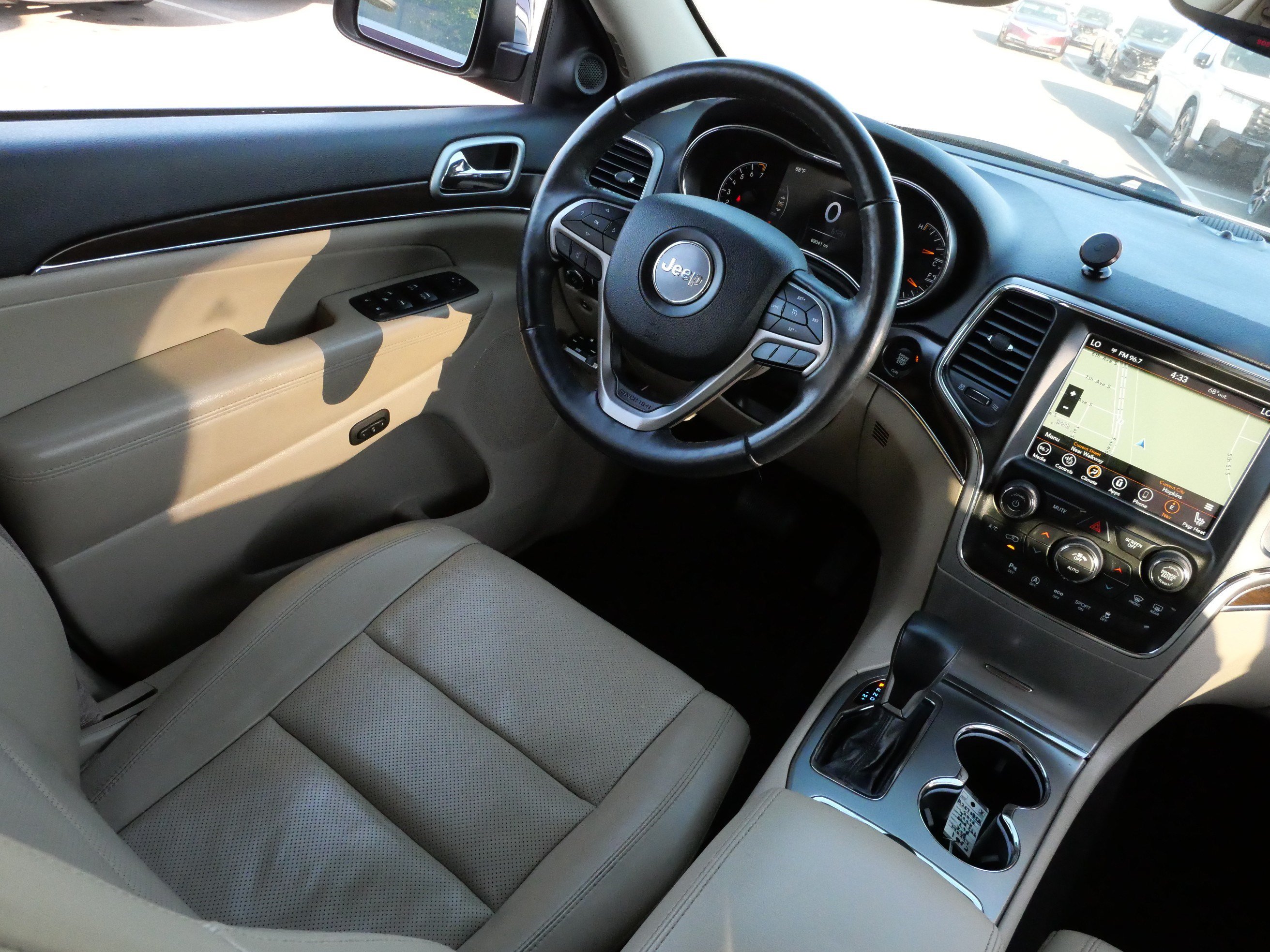 Used 2018 Jeep Grand Cherokee Limited w/ Luxury Group II AWD/4WD image 9