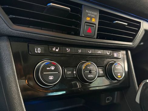 Used 2019 Volkswagen Jetta SEL w/ Cold Weather Package FWD image 23