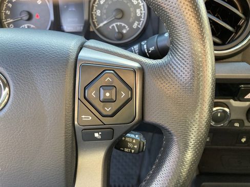 Used 2017 Toyota Tacoma TRD Off-Road image 16