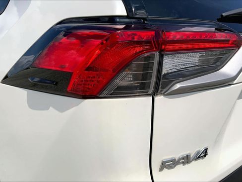 Used 2022 Toyota RAV4 Limited AWD/4WD image 28