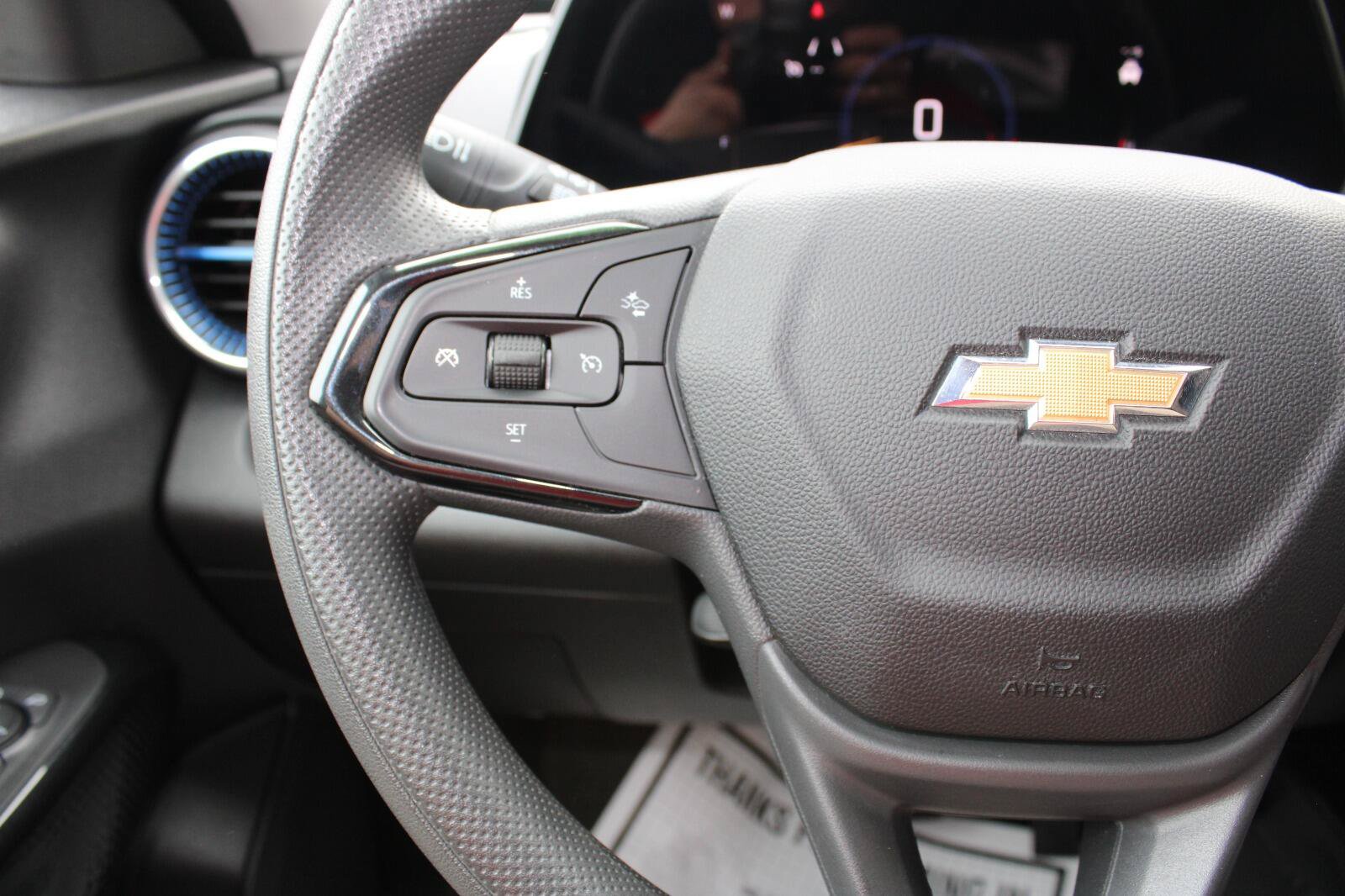 Used 2025 Chevrolet Trax LT FWD image 14