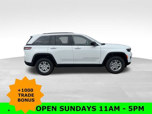 New 2025 Jeep Grand Cherokee Laredo image 8