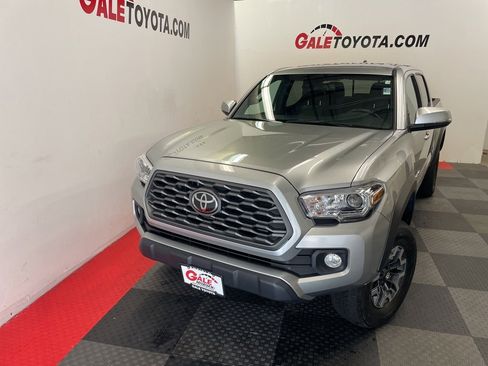 Used 2023 Toyota Tacoma TRD Off-Road w/ Technology Package image 2