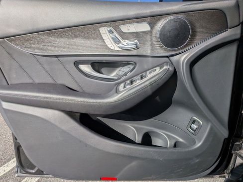 Used 2022 Mercedes-Benz GLC 300 4MATIC image 9
