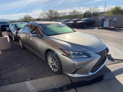 Used 2021 Lexus ES 300h w/ Accessory Package image 5