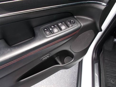 Used 2021 Jeep Grand Cherokee Trailhawk w/ Premium Lighting Group AWD/4WD image 28