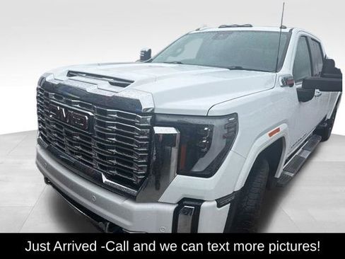 Used 2024 GMC Sierra 3500 Denali w/ Denali Reserve Package AWD/4WD image 1