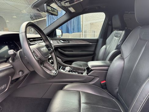 Used 2023 Jeep Grand Cherokee L Overland w/ Advanced Protech Group III AWD/4WD image 16