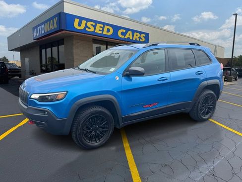 Used 2019 Jeep Cherokee Trailhawk w/ Cold Weather Group AWD/4WD image 1