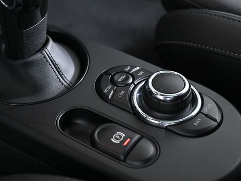 Certified 2024 MINI Cooper SE image 24