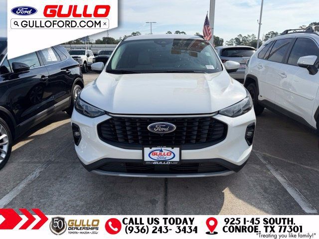 Certified 2023 Ford Escape Platinum w/ Premium Technology Package AWD/4WD image 2