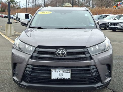 Used 2019 Toyota Highlander SE image 2