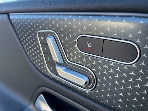 Certified 2025 Mercedes-Benz GLB 250 4MATIC image 21