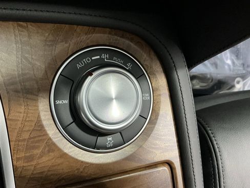 Used 2024 Nissan Armada SL w/ Captain's Chairs Package image 4