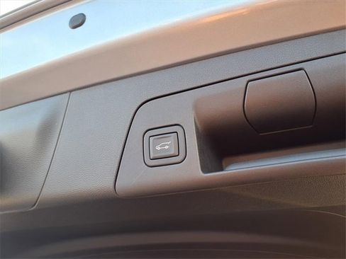 Used 2023 Buick Envision Essence w/ Sport Touring Package image 91