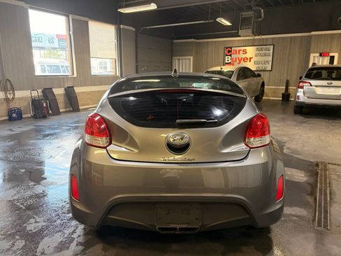 Used 2017 Hyundai Veloster FWD image 5