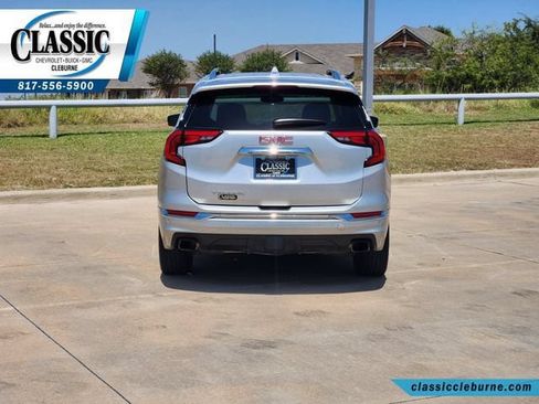 Used 2020 GMC Terrain Denali w/ Denali Premium Package FWD image 9