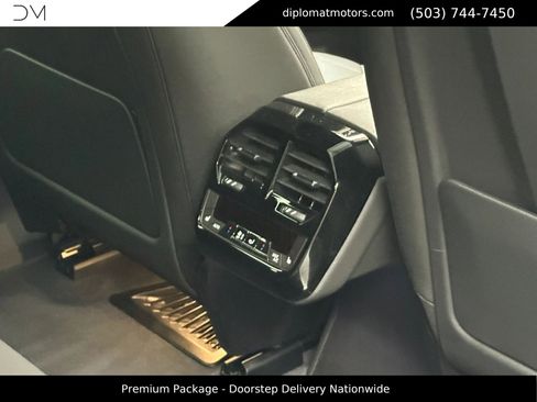 Used 2023 BMW iX xDrive50 w/ Premium Package image 22