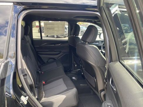 New 2025 Jeep Grand Cherokee Laredo X w/ Luxury Tech Group I image 31