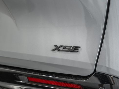 Used 2026 Toyota Sienna XSE image 7