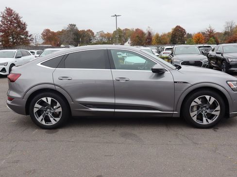 Used 2020 Audi e-tron Premium Plus image 4