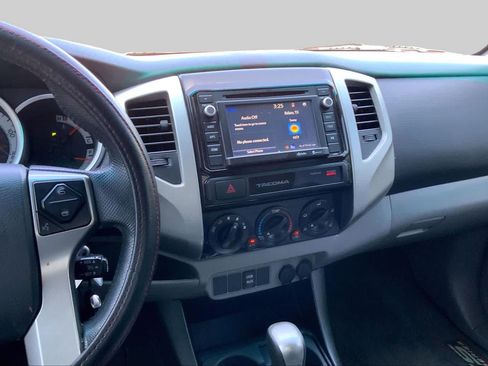 Used 2015 Toyota Tacoma PreRunner w/ SR5 Package RWD image 6