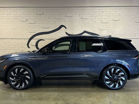 Used 2024 Lincoln Nautilus Reserve w/ Equipment Group 202A image 8